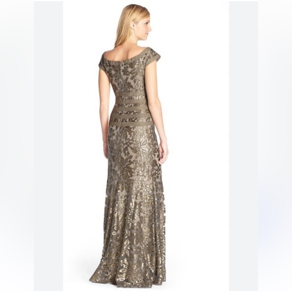 TADASHI SHOJI Elegant Gold Floral Gown - Picture 2 of 13